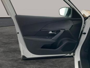 Peugeot E-2008 50kWh GT (7kW Charger) (136 ps) - LED - REVERSE CAM - NAV