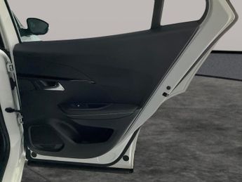 Peugeot E-2008 50kWh GT (7kW Charger) (136 ps) - LED - REVERSE CAM - NAV