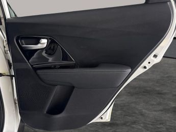 Kia Niro 1.6 GDi 8.9kWh 3 Plug-in DCT (139 bhp) - HEATED LEATHER - HEATED