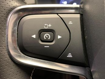 Volvo XC40 2.0 T4 R-Design Pro (190 ps) - USB AUDIO - ANDROID AUTO - LEATHE