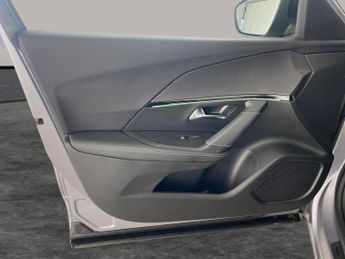 Peugeot E-2008 50kWh GT (7kW Charger) (136 ps) - REVERSE CAM - NAV - HEATED SEA