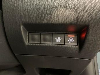 Peugeot E-2008 50kWh GT (7kW Charger) (136 ps) - REVERSE CAM - NAV - HEATED SEA