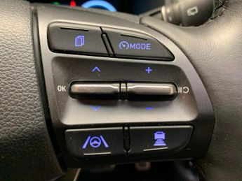 Hyundai Kona 64kWh Premium (10.5kW Charger) (204 ps) - HEATED SEATS - HEATED