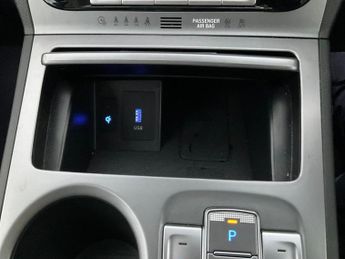 Hyundai Kona 64kWh Premium (10.5kW Charger) (204 ps) - NAV - HEATED SEATS