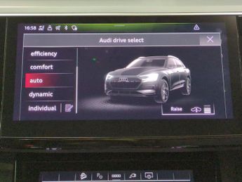 Audi e-tron 55 Technik quattro 95kWh (11kW Charger) (408 ps) - HEATED LEATHE