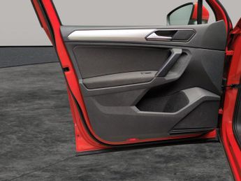 Volkswagen Tiguan 2.0 TDI S DSG 4Motion (150 ps) - SD CARD MEDIA INPUT - CLIMATE C