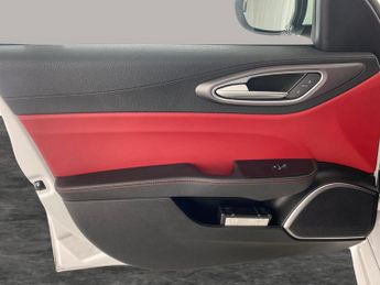 Alfa Romeo Giulia 2.0T Veloce GPF (280 ps) - CARPLAY - NAV - HEATED LEATHER