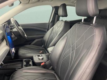 Ford Mustang Mach-e Standard Range 70kWh Automatic (269 ps) - REVERSE CAM - HEATED S