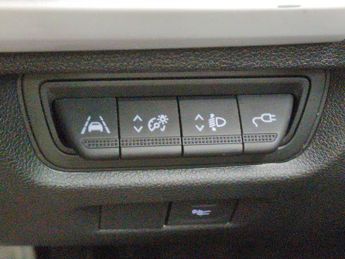 Renault Zoe R110 EV50 52kWh Iconic (Rapid Charge) (107 bhp) - AIR CON - DAB 