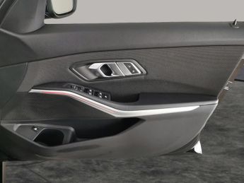 BMW 3 Series 2.0 330e 12kWh SE Pro Plug-in (292 ps) - AUTO PARK - NAV - ACOUS