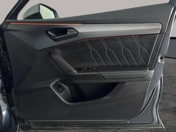 Cupra Formentor 1.4 eHybrid 12.8kWh V2 Plug-in DSG (204 ps) - LED - REVERSE CAM 