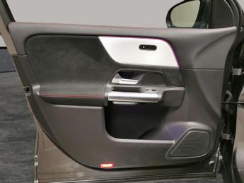 Mercedes-Benz EQA EQA 250 66.5kWh AMG Line (190 ps) - DIGITAL DASH - 18IN ALLOYS