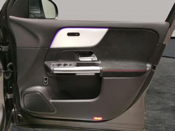 Mercedes-Benz EQA EQA 250 66.5kWh AMG Line (190 ps) - DIGITAL DASH - 18IN ALLOYS