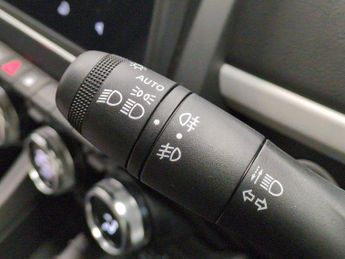 Renault Zoe R110 EV50 52kWh Iconic (Rapid Charge) (107 bhp) - AIR CON - DAB 