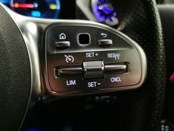 Mercedes-Benz EQA EQA 250 66.5kWh AMG Line (190 ps) - DIGITAL DASH - 18IN ALLOYS