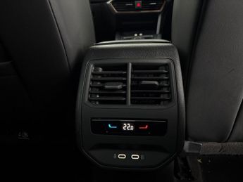 Cupra Formentor 1.4 eHybrid 12.8kWh V2 Plug-in DSG (204 ps) - LED - REVERSE CAM 