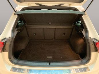 Volkswagen Tiguan 2.0 TDI R-Line DSG 4Motion (150 ps) - MASSAGE SEATS - CARPLAY - 