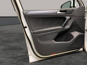 Volkswagen Tiguan 2.0 TDI R-Line DSG 4Motion (150 ps) - MASSAGE SEATS - CARPLAY -