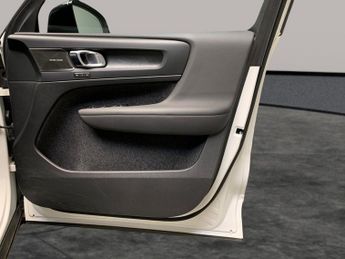 Volvo XC40 Recharge Twin 78kWh Ultimate AWD (408 ps) - ADAPT CRUISE - CARPL