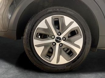 Kia Niro 64kWh 2 (201 bhp) - PADDLE SHIFT - 17IN ALLOYS - AIR CON