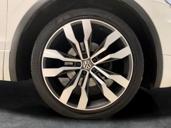 Volkswagen Tiguan 2.0 TDI R-Line DSG 4Motion (150 ps) - MASSAGE SEATS - CARPLAY - 
