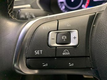 Volkswagen Tiguan 2.0 TDI R-Line DSG 4Motion (150 ps) - MASSAGE SEATS - CARPLAY - 