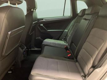 Volkswagen Tiguan 2.0 TDI R-Line DSG 4Motion (150 ps) - MASSAGE SEATS - CARPLAY - 
