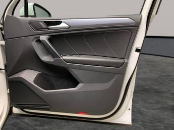 Volkswagen Tiguan 2.0 TDI R-Line DSG 4Motion (150 ps) - MASSAGE SEATS - CARPLAY - 