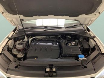 Volkswagen Tiguan 2.0 TDI R-Line DSG 4Motion (150 ps) - MASSAGE SEATS - CARPLAY - 