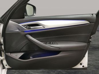 BMW 5 Series 2.0 520d SE (190 ps) - BMW LIVE COCKPIT PROFESSIONAL - PERFORMAN