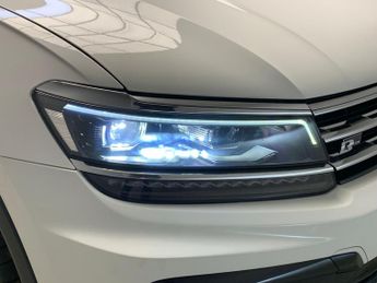 Volkswagen Tiguan 2.0 TDI R-Line DSG 4Motion (150 ps) - MASSAGE SEATS - CARPLAY - 