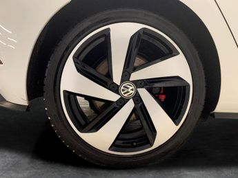 Volkswagen Golf 2.0 TSI GTI DSG (230 ps) - REVERSE CAM - HEATED SEATS