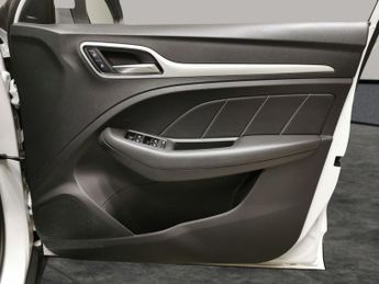 MG MG ZS 44.5kWh Excite (143 ps) - LANE DEPARTURE  - BLUETOOTH - DRIVING 