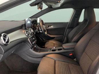 Mercedes-Benz GLA 1.6 GLA180 AMG Line Edition 7G-DCT (122 ps) - COMFORT PACK - BLU