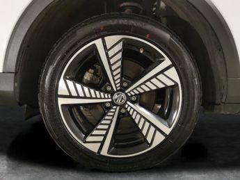 MG MG ZS 44.5kWh Excite (143 ps) - LANE DEPARTURE  - BLUETOOTH - DRIVING 