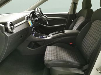 MG MG ZS 44.5kWh Excite (143 ps) - LANE DEPARTURE  - BLUETOOTH - DRIVING 