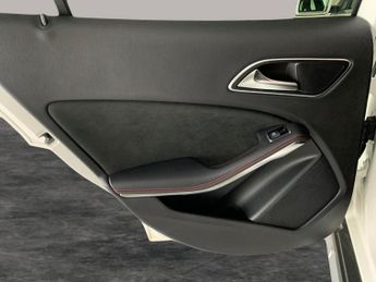 Mercedes-Benz GLA 1.6 GLA180 AMG Line Edition 7G-DCT (122 ps) - COMFORT PACK - BLU