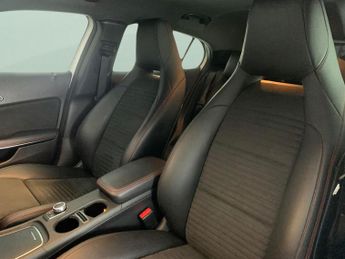 Mercedes-Benz GLA 1.6 GLA180 AMG Line Edition 7G-DCT (122 ps) - COMFORT PACK - BLU