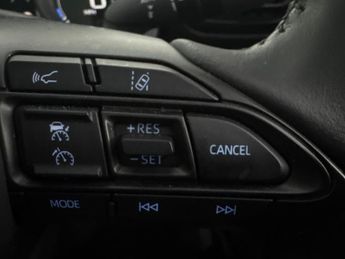 Toyota Yaris 1.5 VVT-h Design E-CVT (116 ps) - CARPLAY - LED - REVERSE CAM