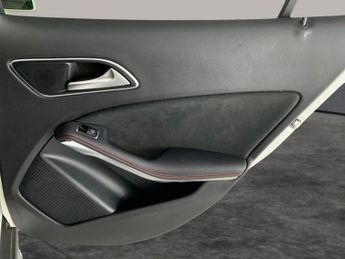 Mercedes-Benz GLA 1.6 GLA180 AMG Line Edition 7G-DCT (122 ps) - COMFORT PACK - BLU