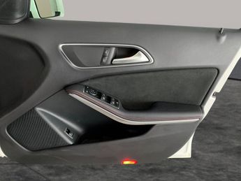 Mercedes-Benz GLA 1.6 GLA180 AMG Line Edition 7G-DCT (122 ps) - COMFORT PACK - BLU