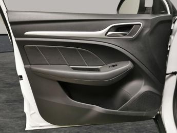 MG MG ZS 44.5kWh Excite (143 ps) - LANE DEPARTURE  - BLUETOOTH - DRIVING 