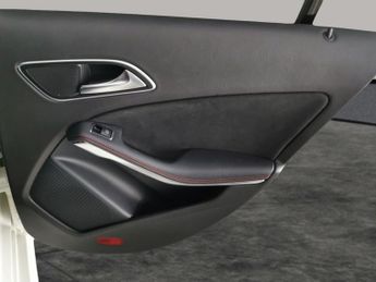 Mercedes-Benz CLA 2.0 CLA250 AMG Coupe 7G-DCT 4MATIC (218 ps) - SELF PARK - LED - 