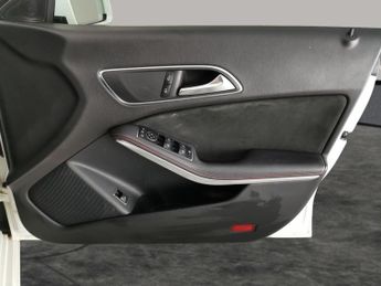Mercedes-Benz CLA 2.0 CLA250 AMG Coupe 7G-DCT 4MATIC (218 ps) - SELF PARK - LED -