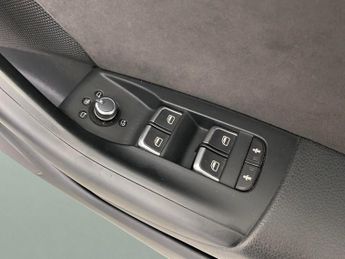 Audi Q3 2.0 TDI S line Plus S Tronic quattro (184 ps) - ALCANTARA - LED 