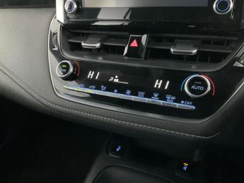 Suzuki Swace 1.8h SZ-T CVT (122 ps) - HEATED STEERING - BLUETOOTH - CRUISE