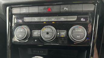 Volkswagen T-Roc 1.5 TSI EVO Black Edition DSG (150 ps) - CARPLAY - LED - DAB