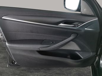 BMW 5 Series 2.0 520d MHT M Sport Touring Steptronic (190 ps) - SUN PROTECTIO