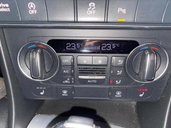 Audi Q3 2.0 TDI S line Plus S Tronic quattro (184 ps) - ALCANTARA - LED