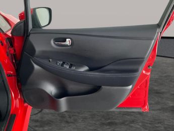 Nissan Leaf 39kWh Acenta (150 ps) - BLIND SPOT ASSIST - INTELLIGENT LANE INT